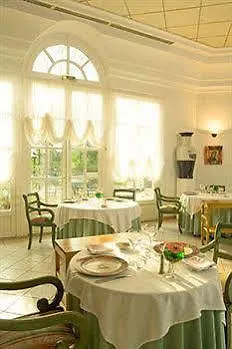 Otel Chateau De Lignan