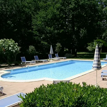 Otel Chateau De Lignan 4*