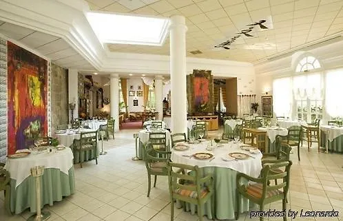 Hotel Chateau De Lignan 3*